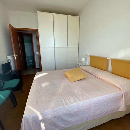 Appartamenti La Pineta Marina dʼMarina dʼAndora Стая снимка